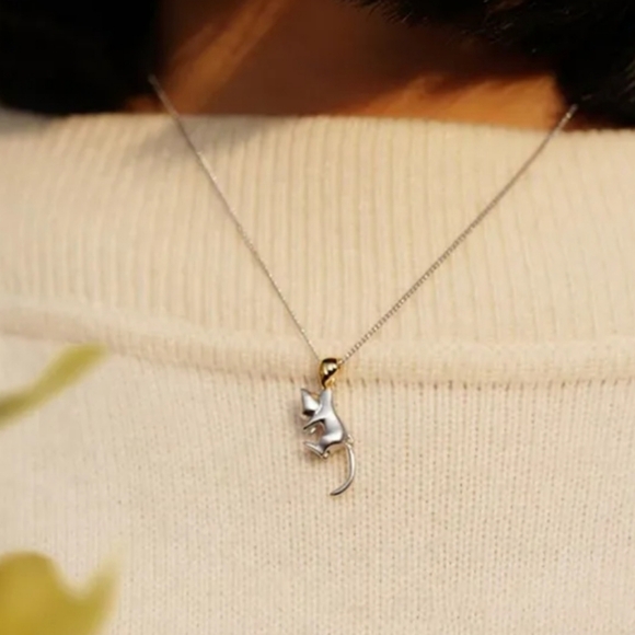 New Hand-Holding Cat Necklace - Picture 3 of 4